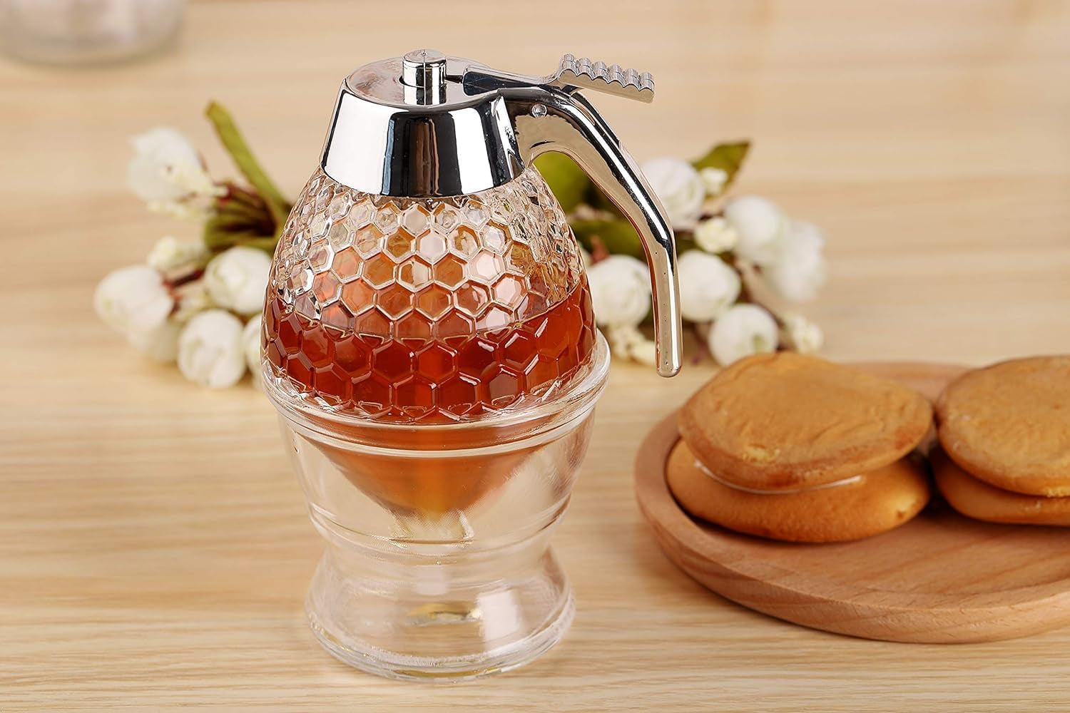 8 Oz Honey Syrup Dispenser No Drip - Coffee Syrup Dispenser with Stainless Steel Lid and Stand - No Mess Glass Honey Jar for Tea, Pancakes, Baking and Other Liquid Condiments - Easy to Refill