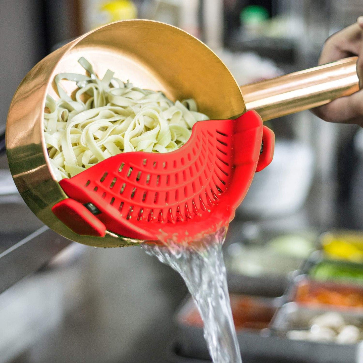 Clip on Strainer Silicone for All Pots and Pans,  Pasta Strainer Clip on Food Strainer for Meat Vegetables Fruit Silicone Kitchen Colander